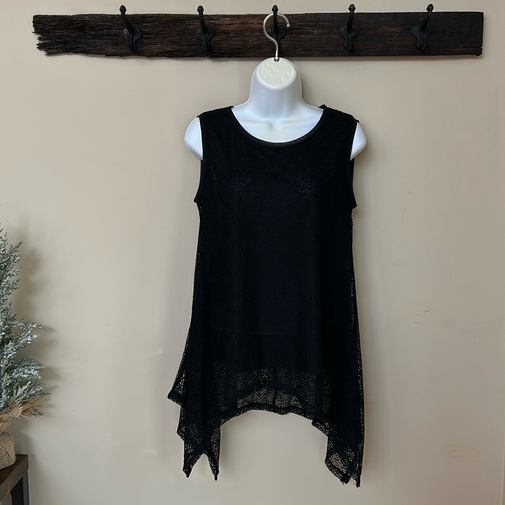 NWT Vera Wang black lace sleeveless top